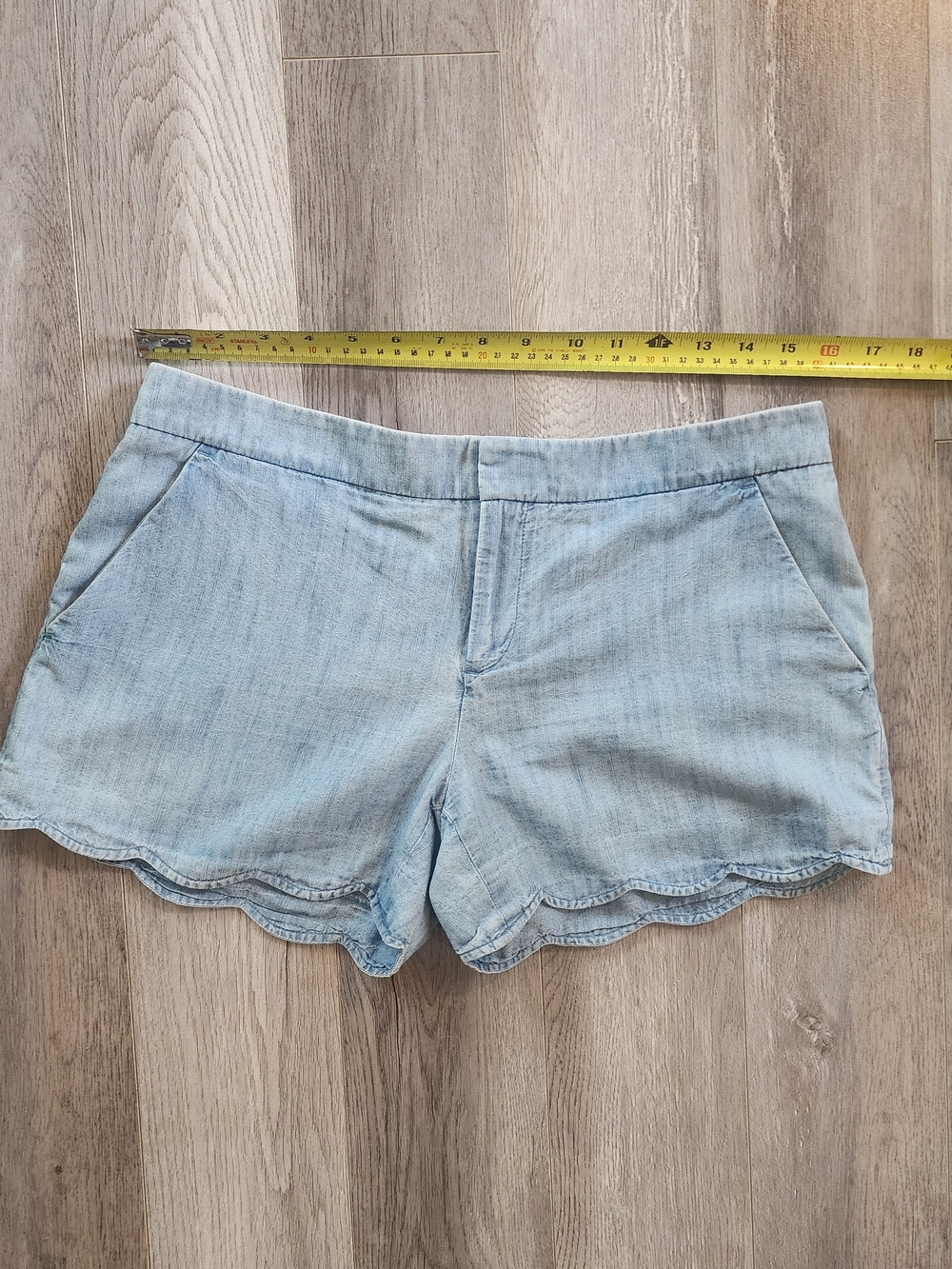 Club Monaco Light Blue Scalloped Hem Denim Shorts US6